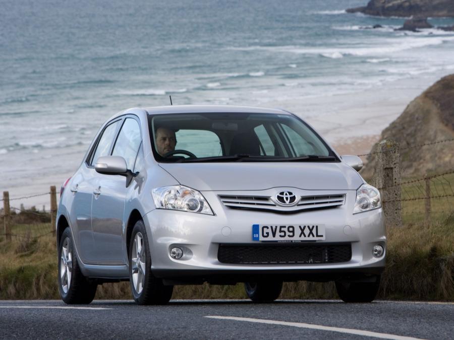  Toyota Auris 5-Door 2010 года  (UK) (фото 8 из 59)